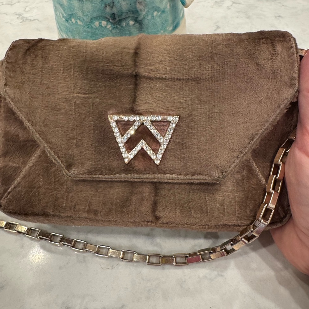 Kelly Wynne Crossbody Chain Purse